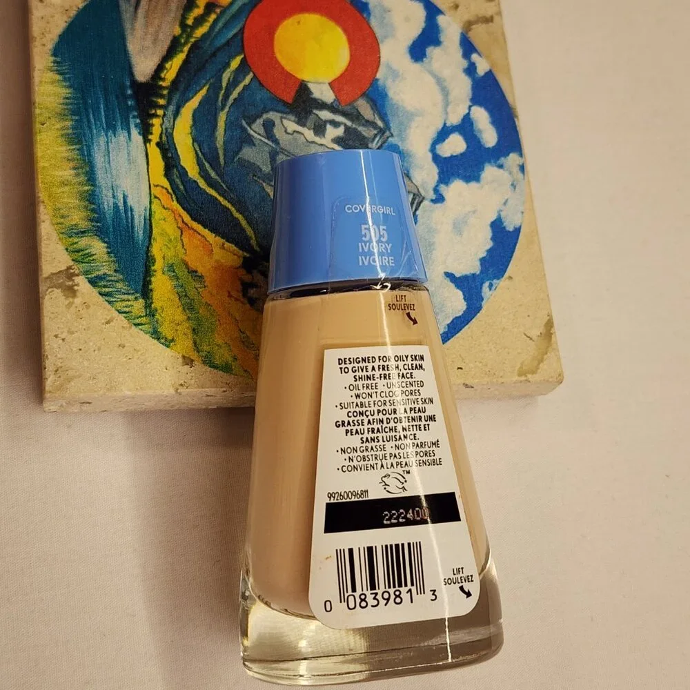 SEALED COVERGIRL Clean Matte Foundation - #505 Ivory